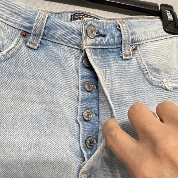 Abercrombie & Fitch Women’s Light Blue High Rise Denim Shorts Distressed Size 6 - Picture 8 of 10